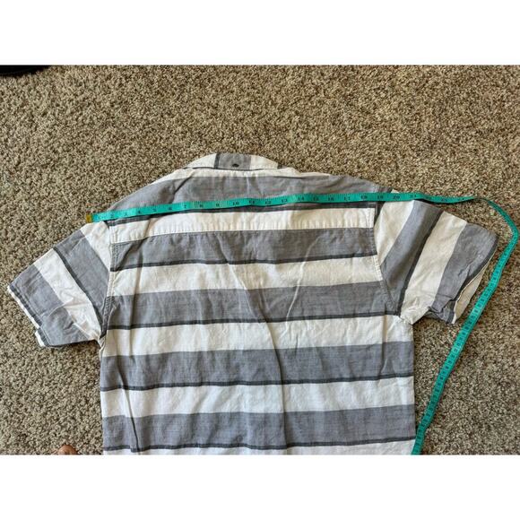 HURLEY Short Sleeve shirt, size Medium, Tailored Fit, Gray & white striped - Picture 6 of 9